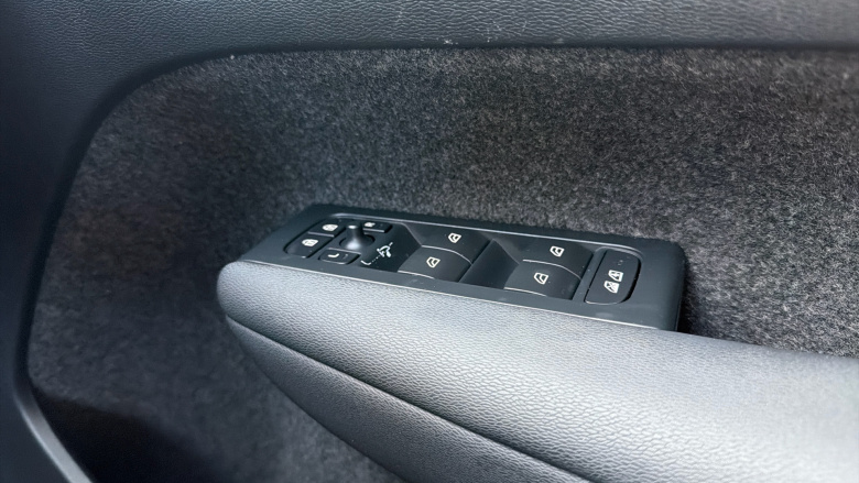 Volvo XC40 2.0 B3P Plus Dark 5dr Auto Petrol Estate